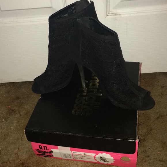 Black lace heels - Picture 1 of 4